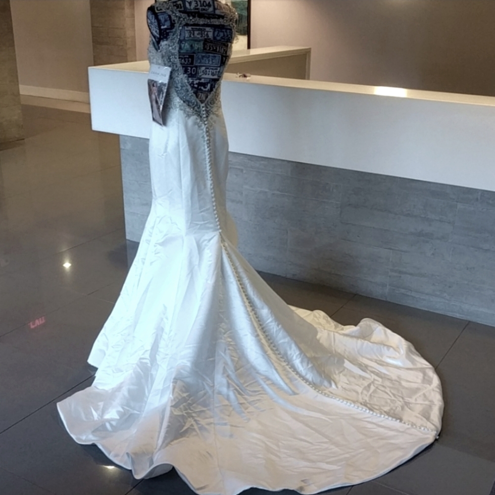 Bridal mermaid button down wedding gown